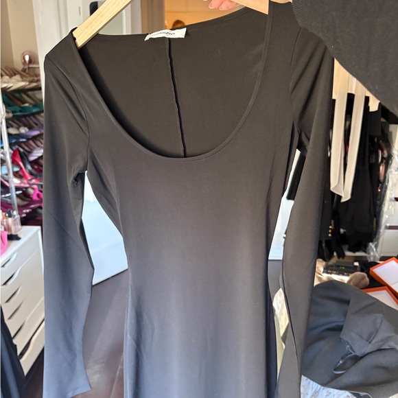 Elegant Black Long Sleeve Sander Dress side small - Picture 3 of 5